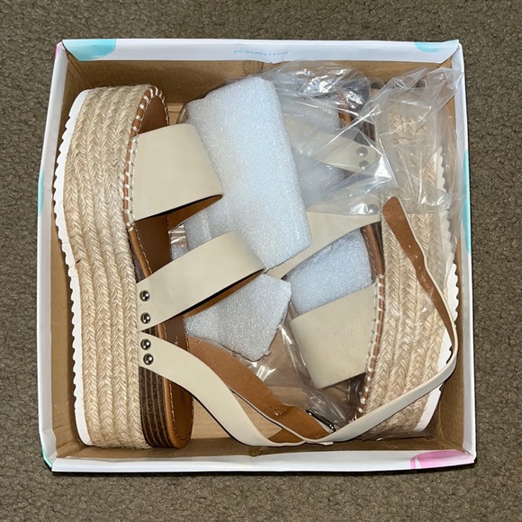 Pink Lily Shoes - Brand new pink Lily platform wedges! So stinking cute!